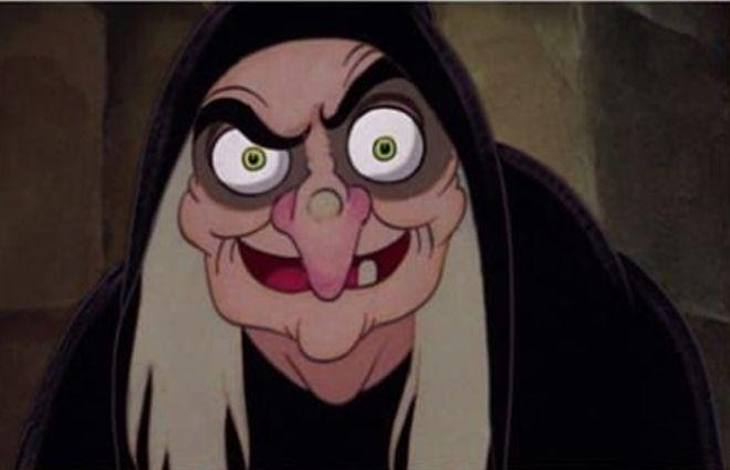 白雪公主动画片里的老巫婆头像： 只是一低眉
