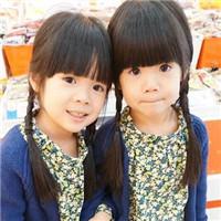 两个女孩双胞胎微信头像：我想要和你共度一把伞