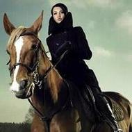 女人骑马的图片作为头像代表什么意思： 既然来了就睡个觉再走吧。