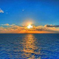 晨光大海唯美头像图片： 我还是很喜欢你像独自追逐着风孤身只影