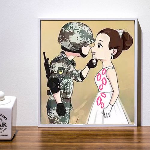 qq军人情侣卡通头像图片：不用努力也能得到的东西大概只有体重了吧。