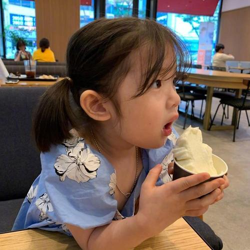 韩国肉嘟嘟的小女孩头像：明天就是国庆最后一天了