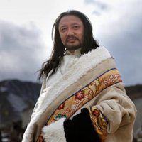 藏族男生的头像 抖音：我希望有一天能挽着你的手去敬各位来宾的酒。