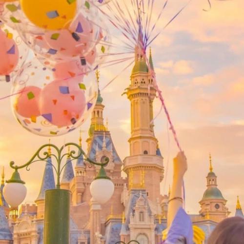 迪士尼城堡的动漫女孩头像：幸福没有明天