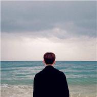男生头像背影海边拍照真人：我想念我的童年时光