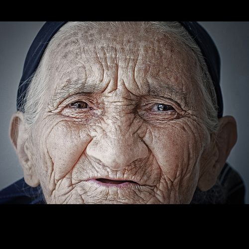 摄影高清老年人头像照片大全：希望自己成熟稳重 绝处逢生 越活越优秀。