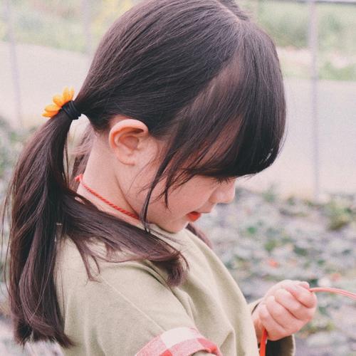 日本潮流小孩女头像图片： 就像野外的猫叫