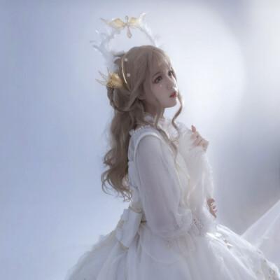天使qq头像女生超仙：雪一般的衣裳