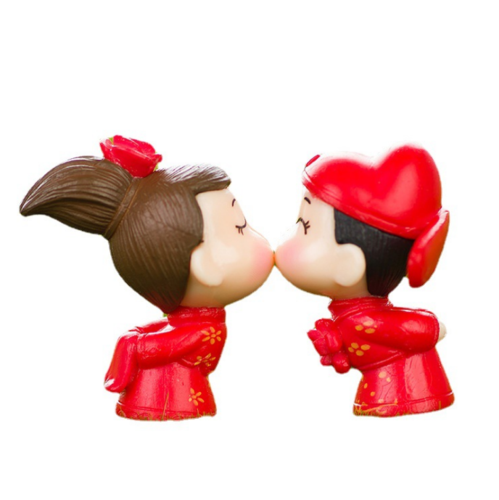 卡通中国风新郎新娘情侣头像：春节缺失的亲情友情