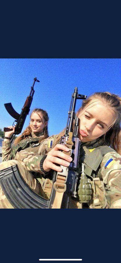 乌克兰军人眼神头像： 虽然经常被老婆打