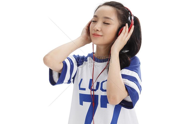 带耳机听音乐的头像欧美：不要贪恋没意义的人或事
