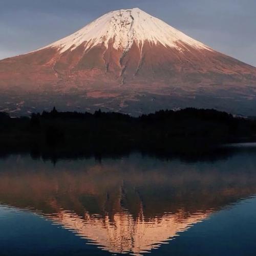 富士山下图片微信头像：从久伴我到酒伴我 从我爱你到我碍你 从可歌可泣到可搁可弃