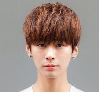韩国可爱短发卷发男孩头像： 每一次告别