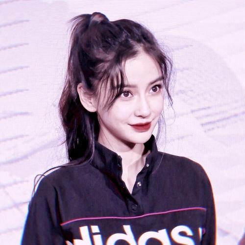 angelababy 头像：You are the person I can say I like without blinking.