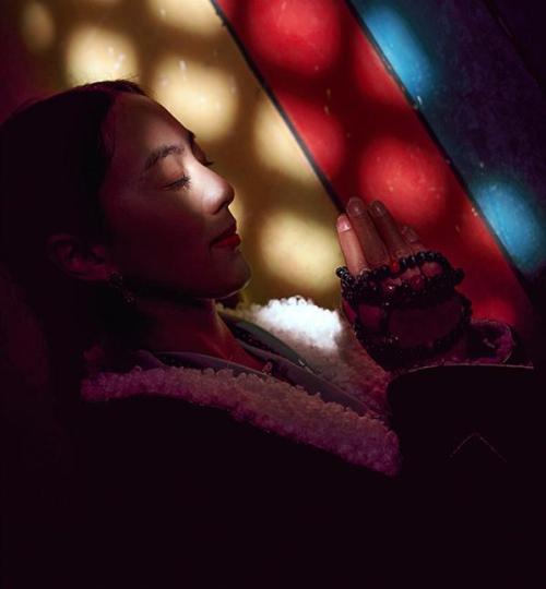 西藏美女的微信头像图片大全：这世间虽有千般好