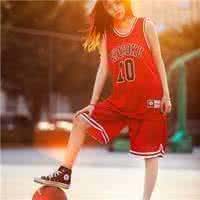 女生打篮球头像背景：两个人能否长久在一起