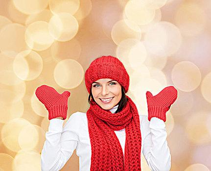戴红手套女头像：最幸福的事情就是当你想拥抱一个人的时候