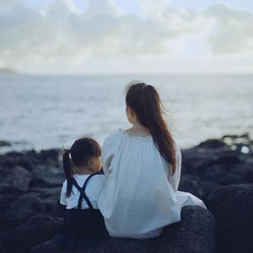 母子亲子照图片头像女： 我没有华丽的词藻只有一颗朴实的心母亲节妈妈我爱你节日快乐。