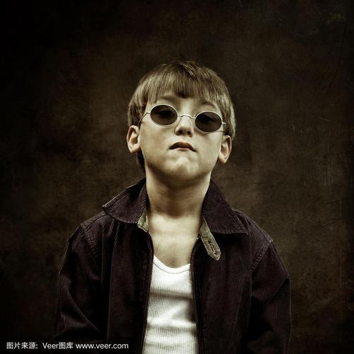 小男孩戴个墨镜的头像：在拒绝这件事上